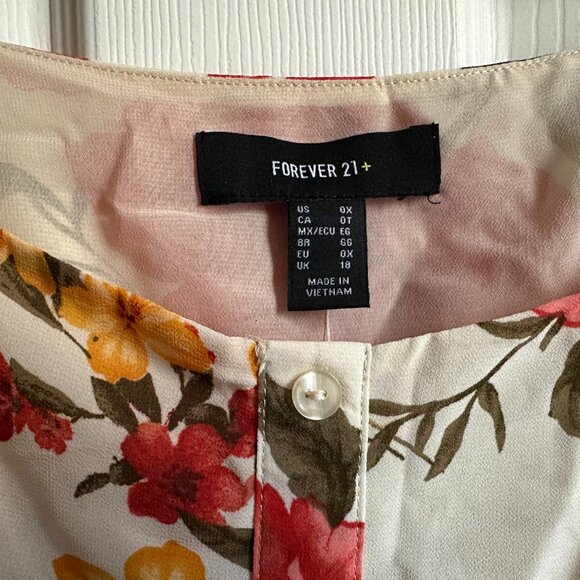 Forever 21 Plus Women's 0X Long Sleeve Button Up Floral Peplum Blouse NWOT - Picture 3 of 9